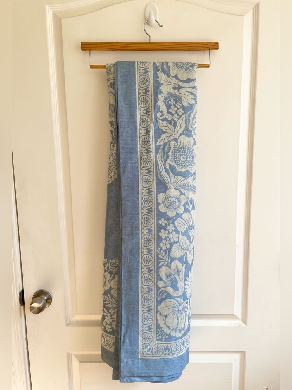 Williams Sonoma Cotton Linen Vintage Floral Jacquard Tablecloth 70” x 108” NEW